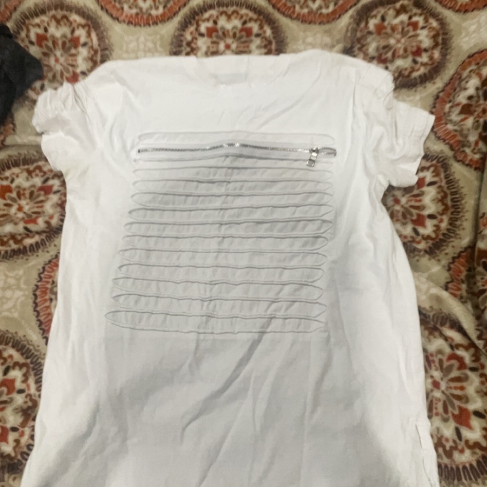White tee shirt